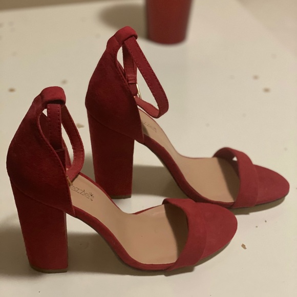 Red Shoedazzle Sandals - Picture 2 of 4